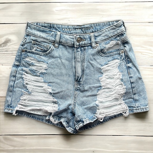 NWOT AE Women's Comfort Super Stretch Distressed Curvy Mom Denim Shorts - Picture 1 of 10